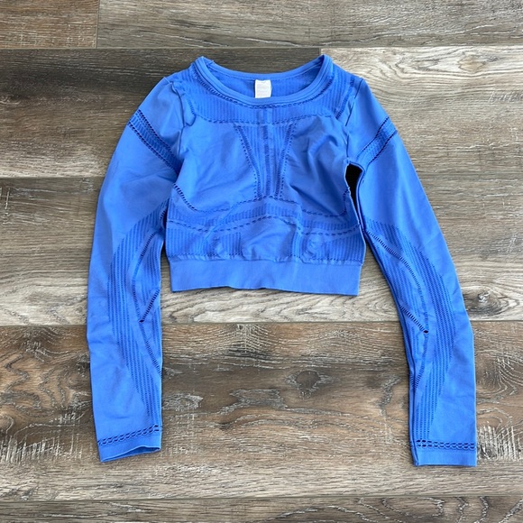 Fabletics Tops - Fabletics long sleeve crop top NWT size XS
